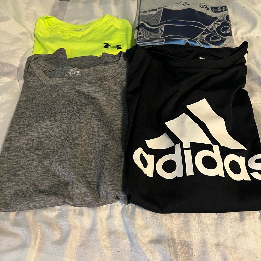 Lot of 4 short sleeve boys tshirts size large